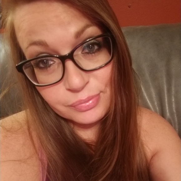 Meet your Posher, Kelly - Picture 2 of 2